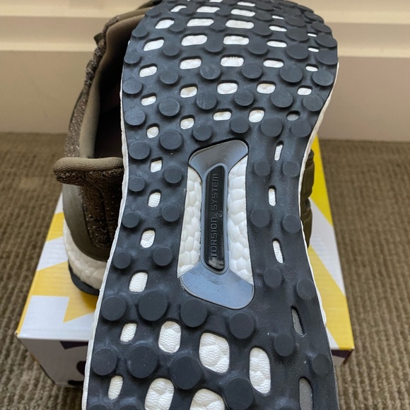 Adidas Ultra Boost 3.0 Trace Olive S82018 Leather Mens 11 New Box Deadstock - Picture 5 of 7